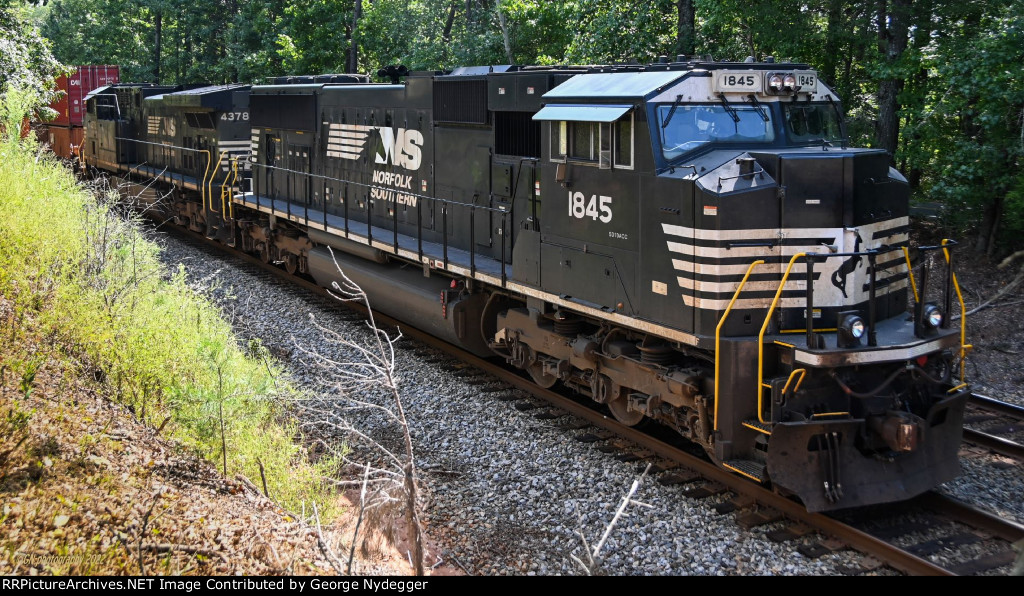 NS 1845 & 4378 stopped, waiting for a green signal